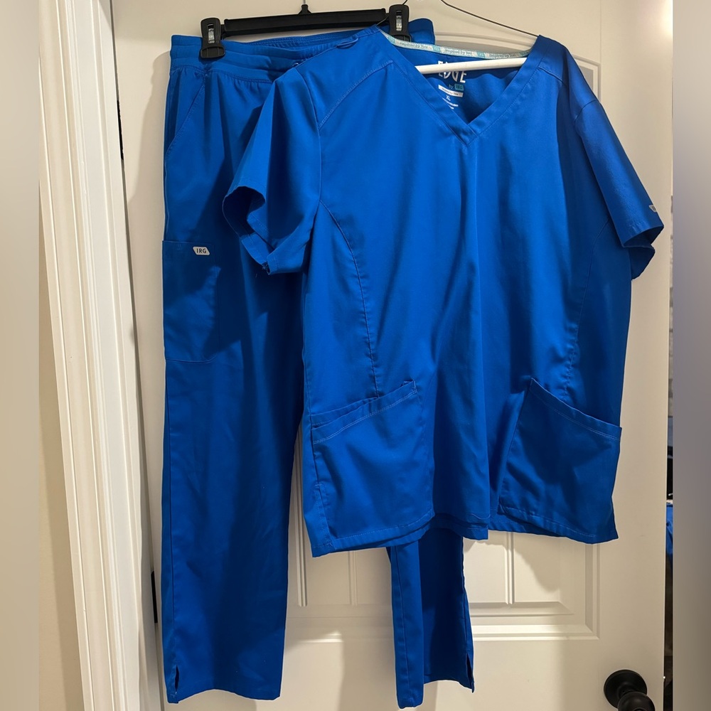 Edge by IRG Royal Blue Scrub Set Top XL/Bottom M